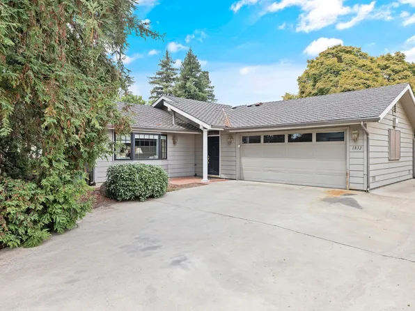 1832 E Cross Avenue, Tulare, CA 93274