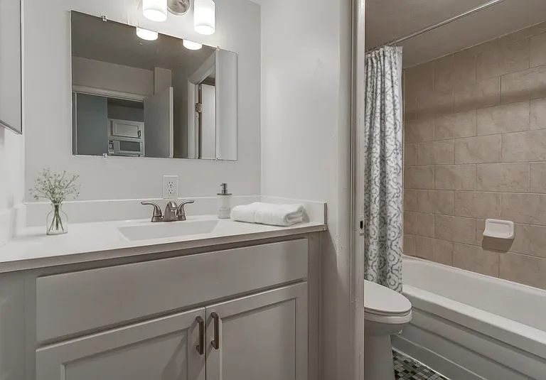 311 W Franklin St #STUDIO — Photo 4