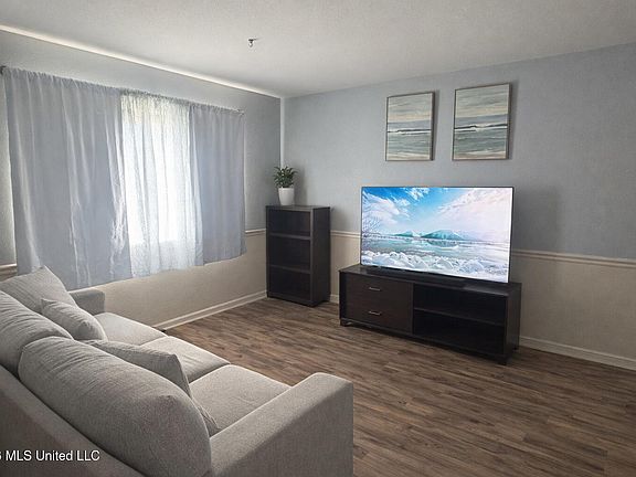 3rd image of 1074 Windrose Dr