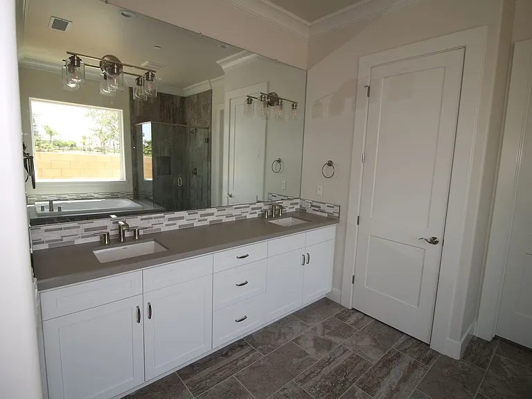 2104 Las Palmas — Photo 9