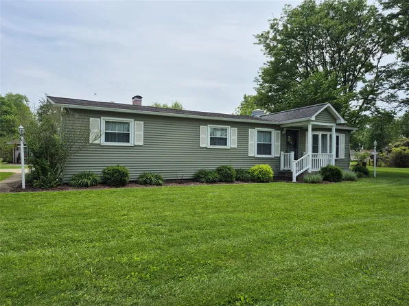 10403 Sunset St, Conneaut Lake, PA 16316