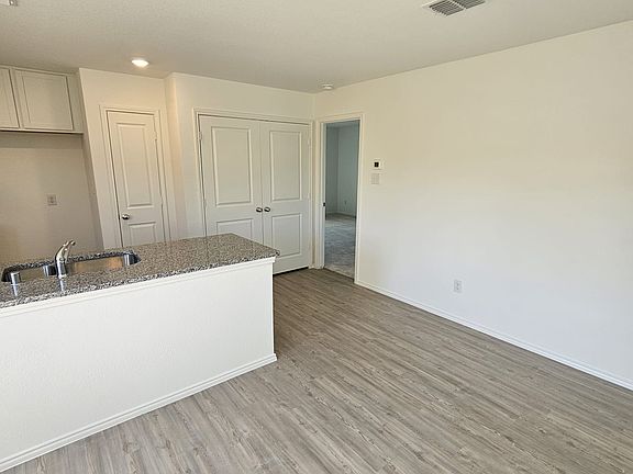 5th image of 1425 Southwell Dr