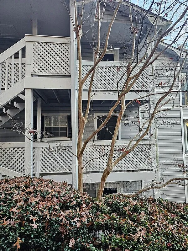 2 bed, 1.0 bath, 1126 sqft, $1,490 — Photo 1