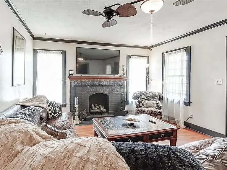 2342 NW 11th St — Photo 5
