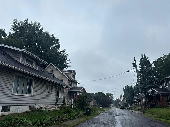 4th image of 2239 9th St NW