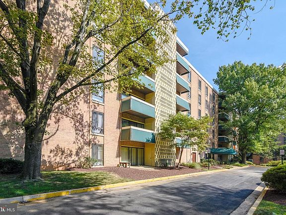 3rd image of 6145 Leesburg Pike APT 401