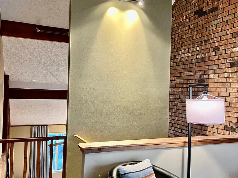 935 Retreat St E — Photo 11