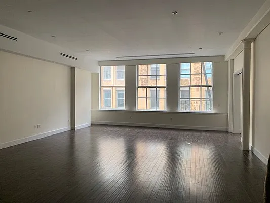 Rented by Salon Realty Corp | media 8