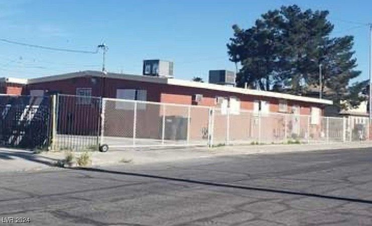 2nd image of 2200 E Owens Ave