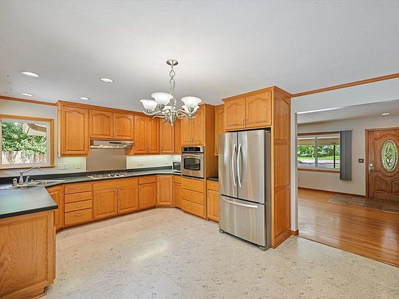 5th image of 8378 Groveland Rd