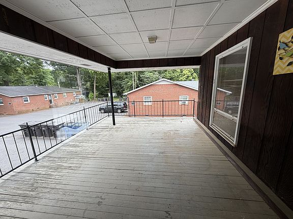 4th image of 649B E Broad St