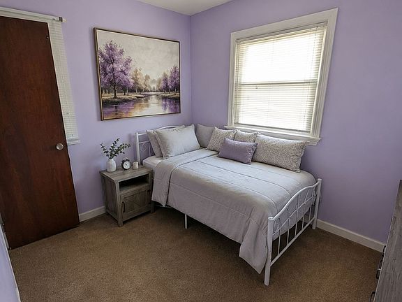5th image of 215 Highbury Ave N