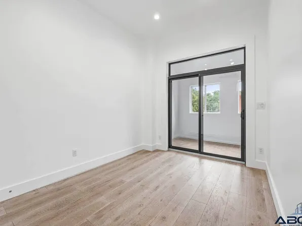 841 Willoughby Avenue image 11 of 13