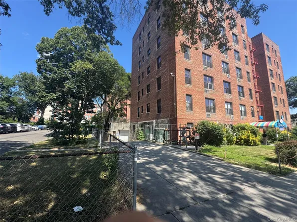 140-15 Holly Avenue #2M, Flushing, NY 11355