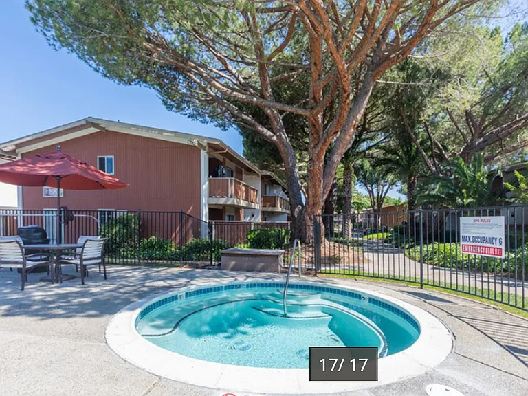 Oakridge Apartments — Photo 8