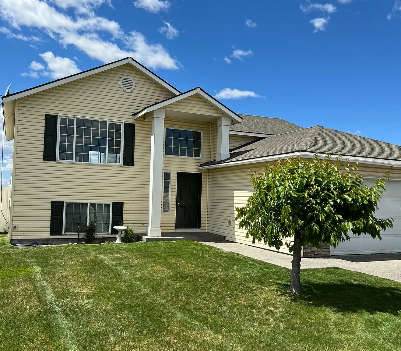 5 bed, 2468 sqft, $2,700 — Photo 1