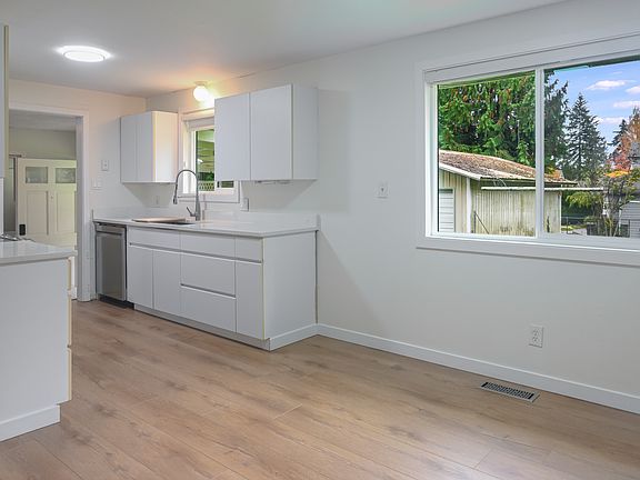 Kitchen and Eating area
