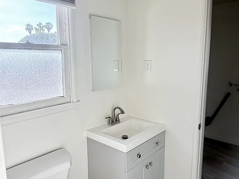 24452 Myers Ave — Photo 7