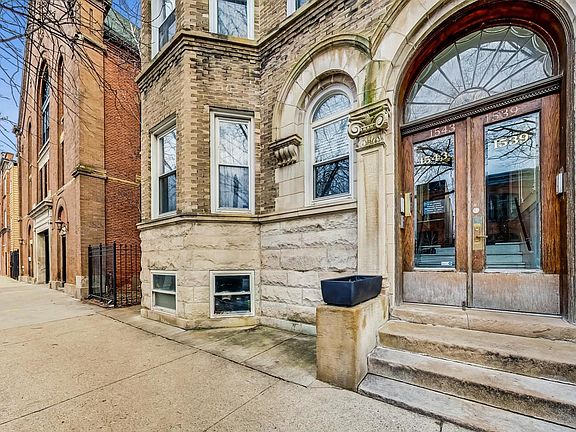 2nd image of 1543 N Leavitt St #2