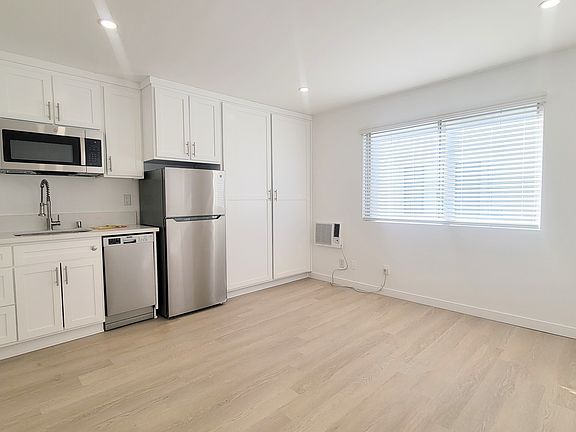 2nd image of 1822 N New Hampshire Ave #204A