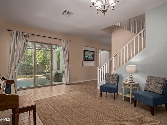 4th image of 1032 E Vermont Drive