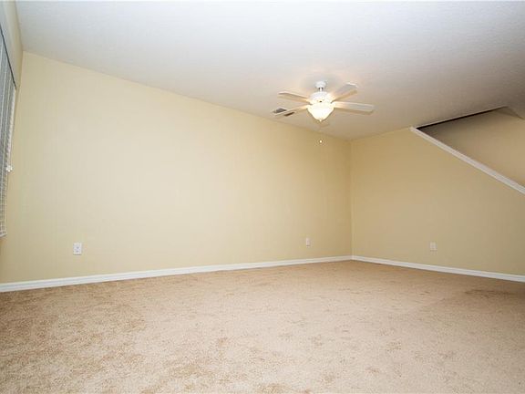 4th image of 482 Carina Cir