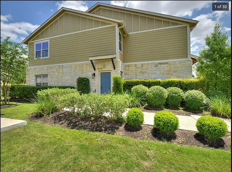 3 bed, 2.5 bath, 1950 sqft, $2,022 — Photo 4