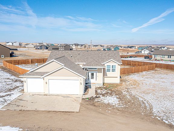 5th image of 13657 Redwood Way NW