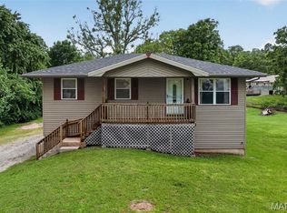 22522 Gliding Hawk Ln, Lebanon, MO 65536