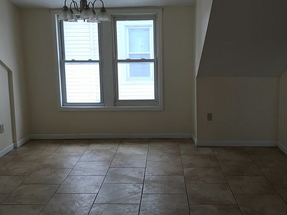 4th image of 447 Ontario St #2