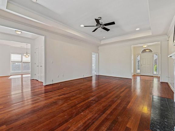 4th image of 626 N Lake Cir