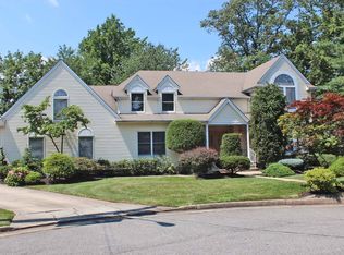 4 Emil Ct, Edison, NJ 08820