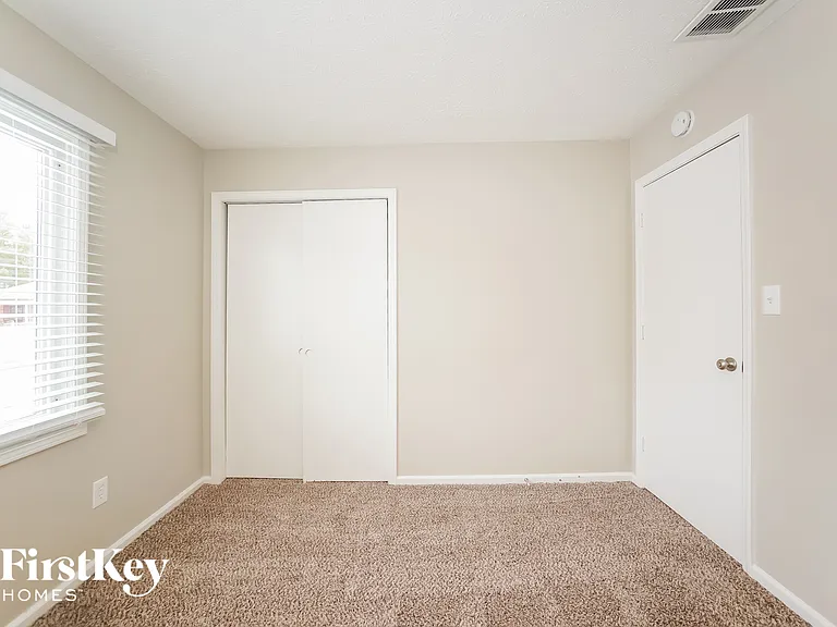 825 Country Ln — Photo 12