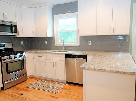 4th image of 11 Arlington Dr