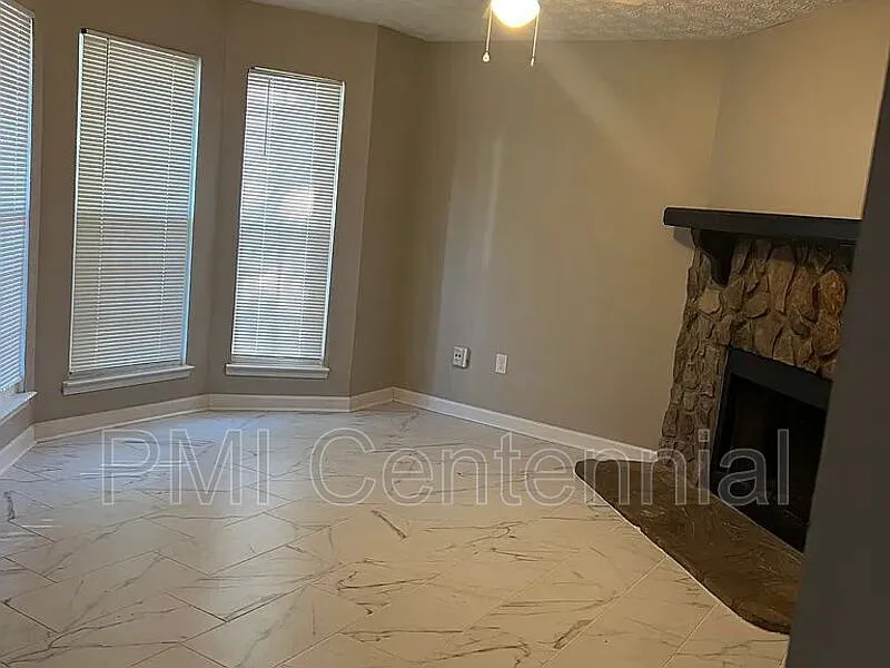 3 bed, 2.5 bath, 1332 sqft, $1,850 — Photo 3