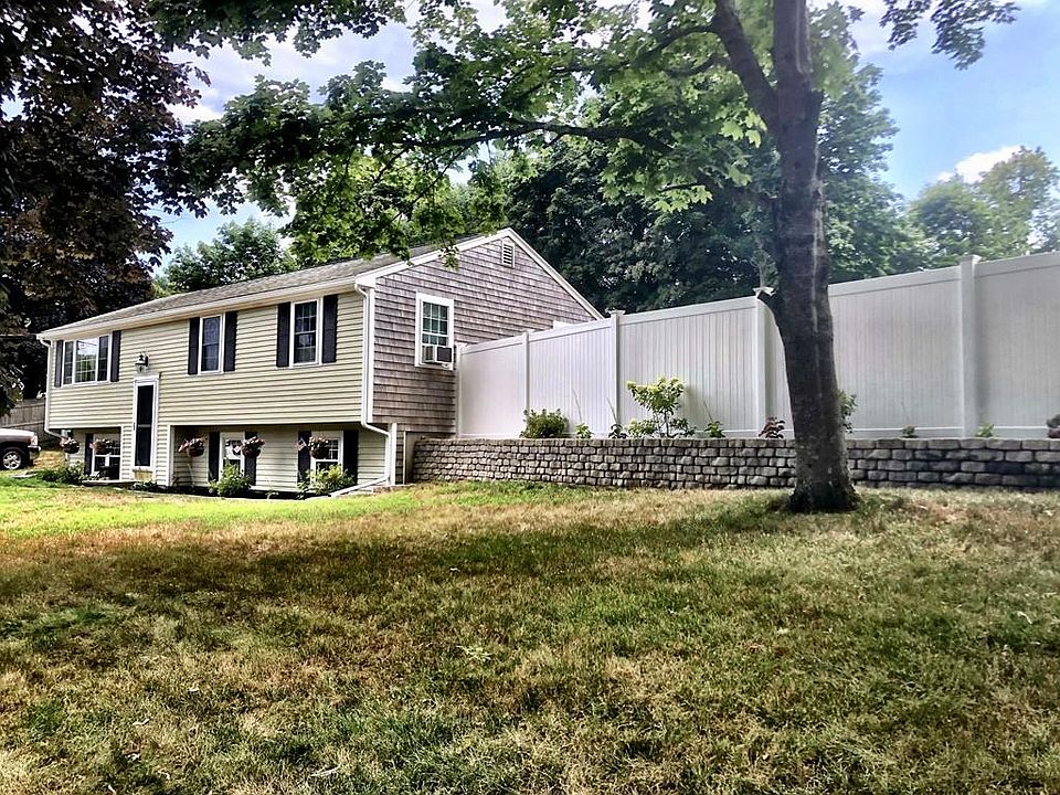 1st image of 2 Strawberry Ln