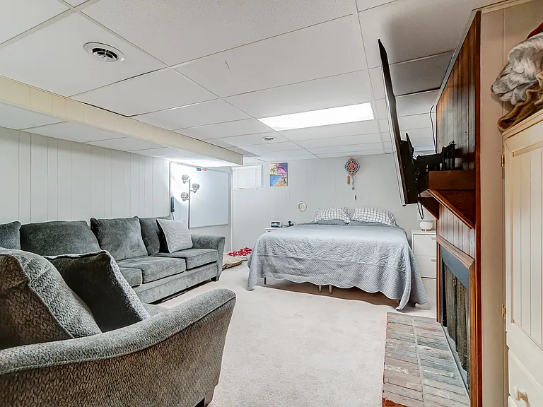 8064 Hetz Dr — Photo 37