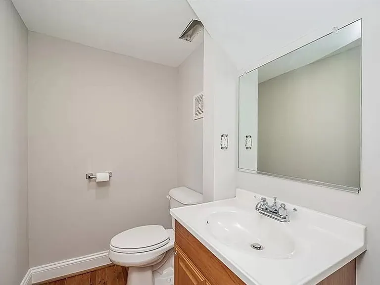 513 S Laurel St — Photo 10