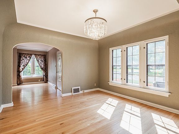 2nd image of 4401 N Wildwood Ave Unit 1