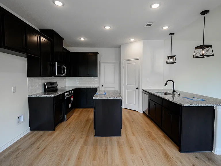 Kitchen (refrigerator included)