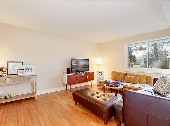 3rd image of 155 Saratoga Ct
