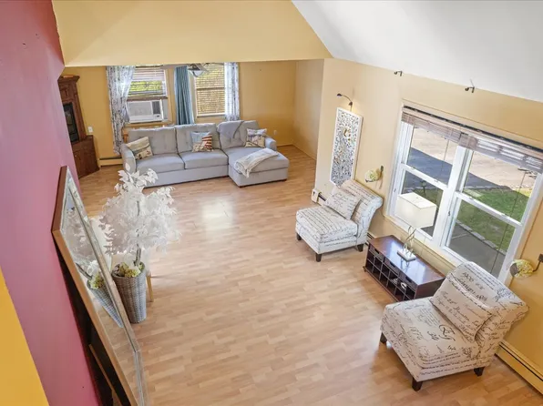 3 Meadowgrass Ln, Southampton, NY 11968