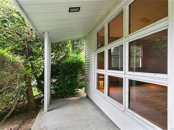 2nd image of 8 Lakeside Ln