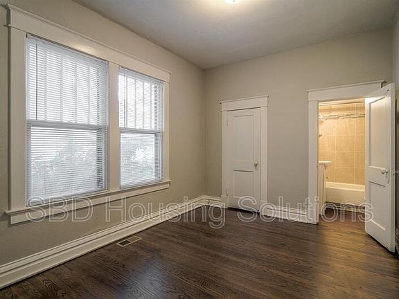 3rd image of 528 S Arlington Ave