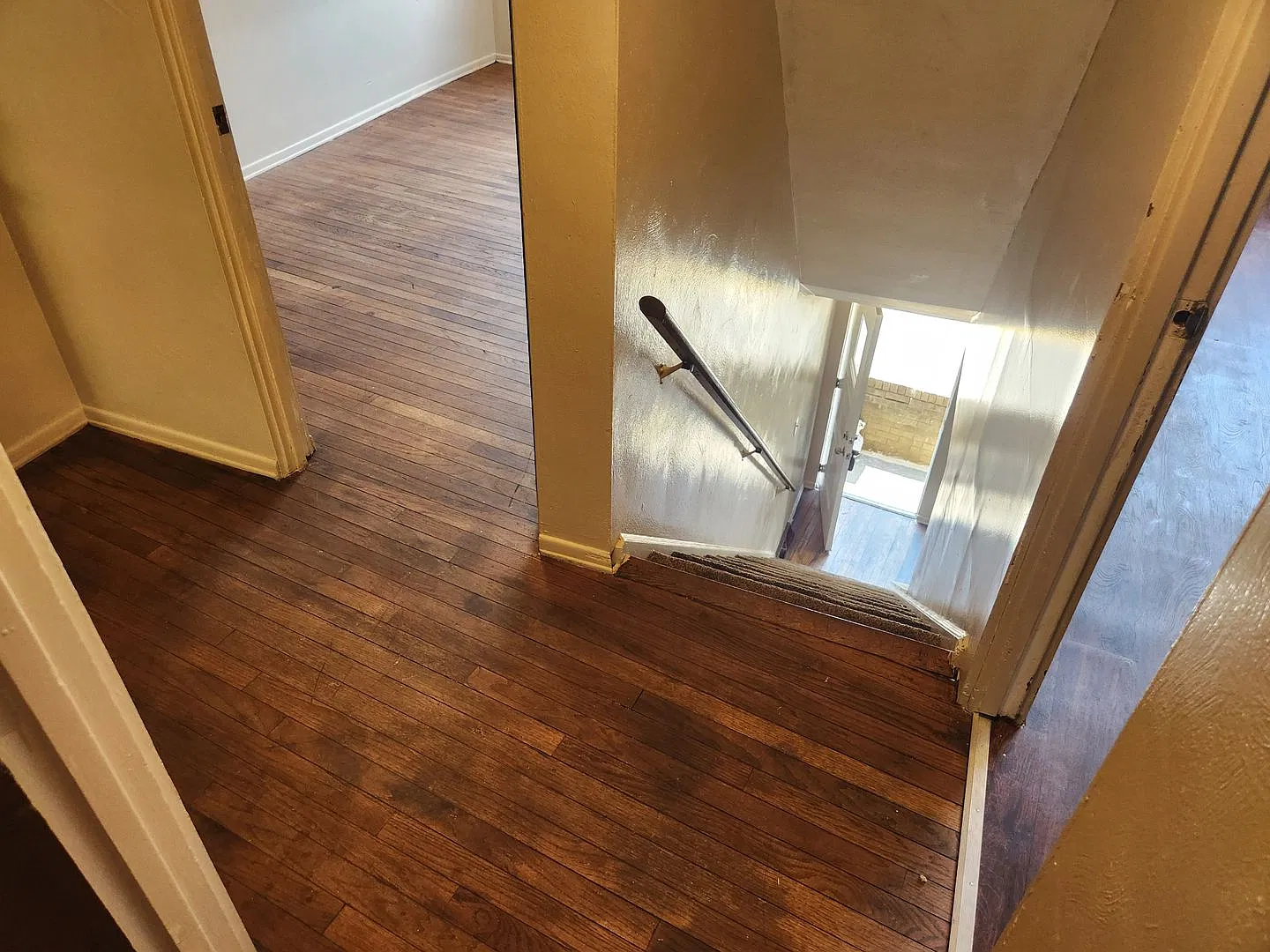 3 Bedroom 2-Story Townhome Conveniently Located in Up — Photo 4