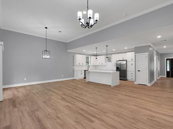 5th image of 107 Wood Dr