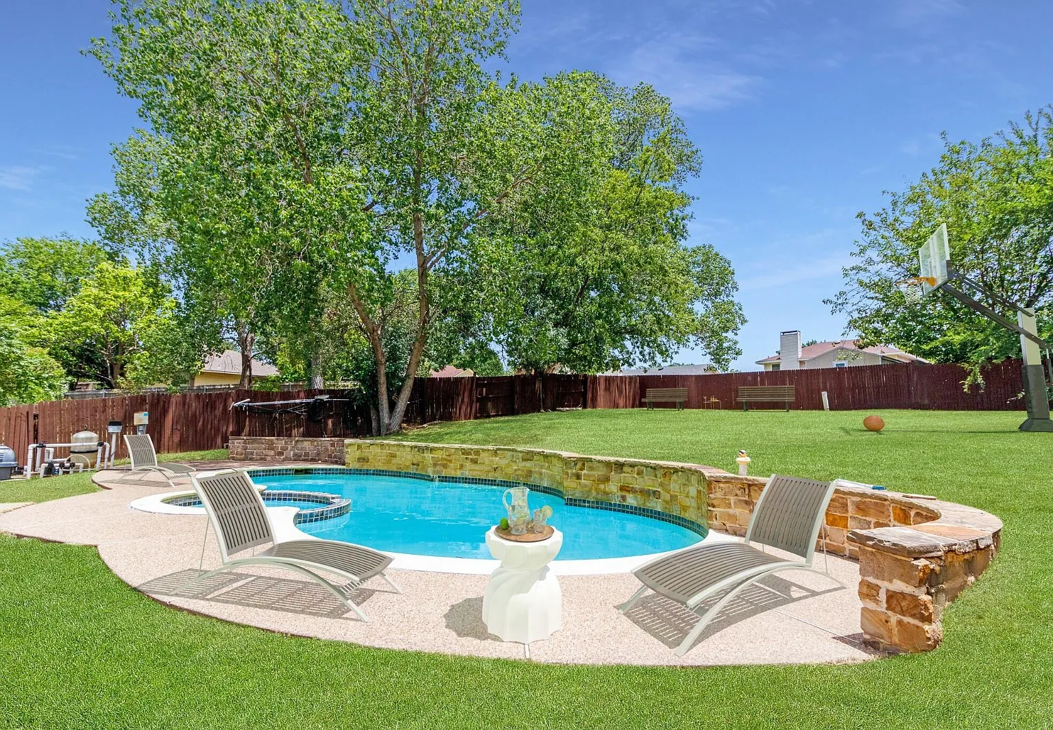 4 bed, $4,500 — Photo 2