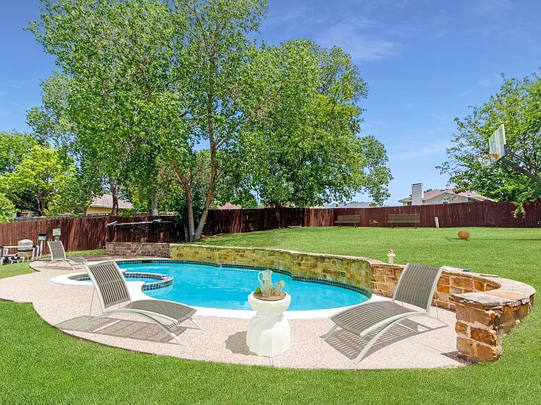 Creekside Dr — Photo 2