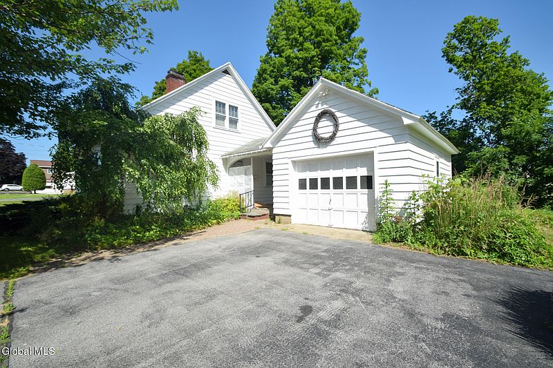 5th image of 111 Ash Street