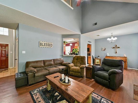 5th image of 995 Oak Glen Drive